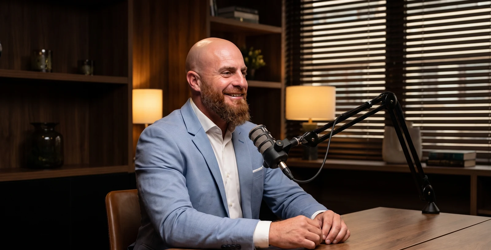 Eduardo Bestard durante una grabación de podcast